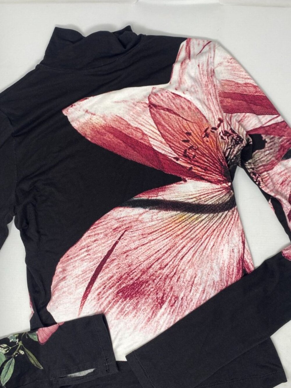 Alice + Olivia Delaina Luna Floral Turtleneck Top Small - Picture 12 of 12